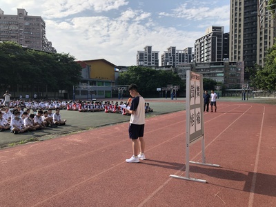 配合教師節活動，同學用閩南語演講敬師文章