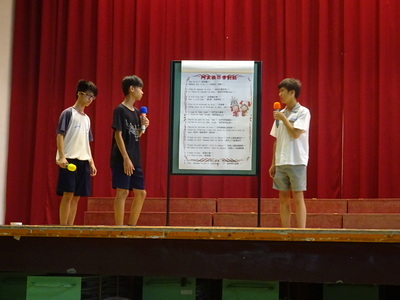 阿美語學生用族語向同學展示日常對話